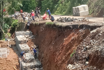 Pembangunan TPT Badan Jalan Tajur Di Desa Cikubang Kec. Taraju, Menjadi Program Prioritas Pemkab Tasikmalaya Tahun 2024